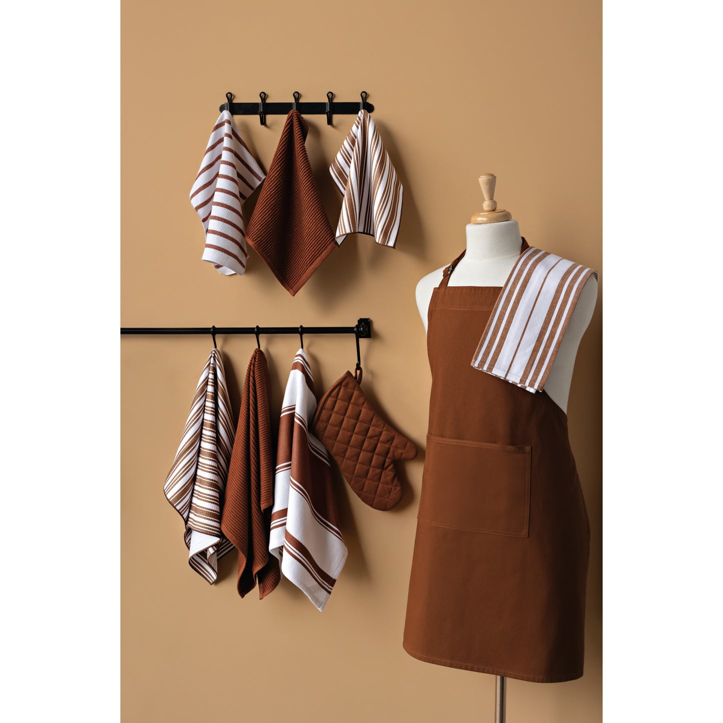 Superior Chestnut Brown Oven Mitt