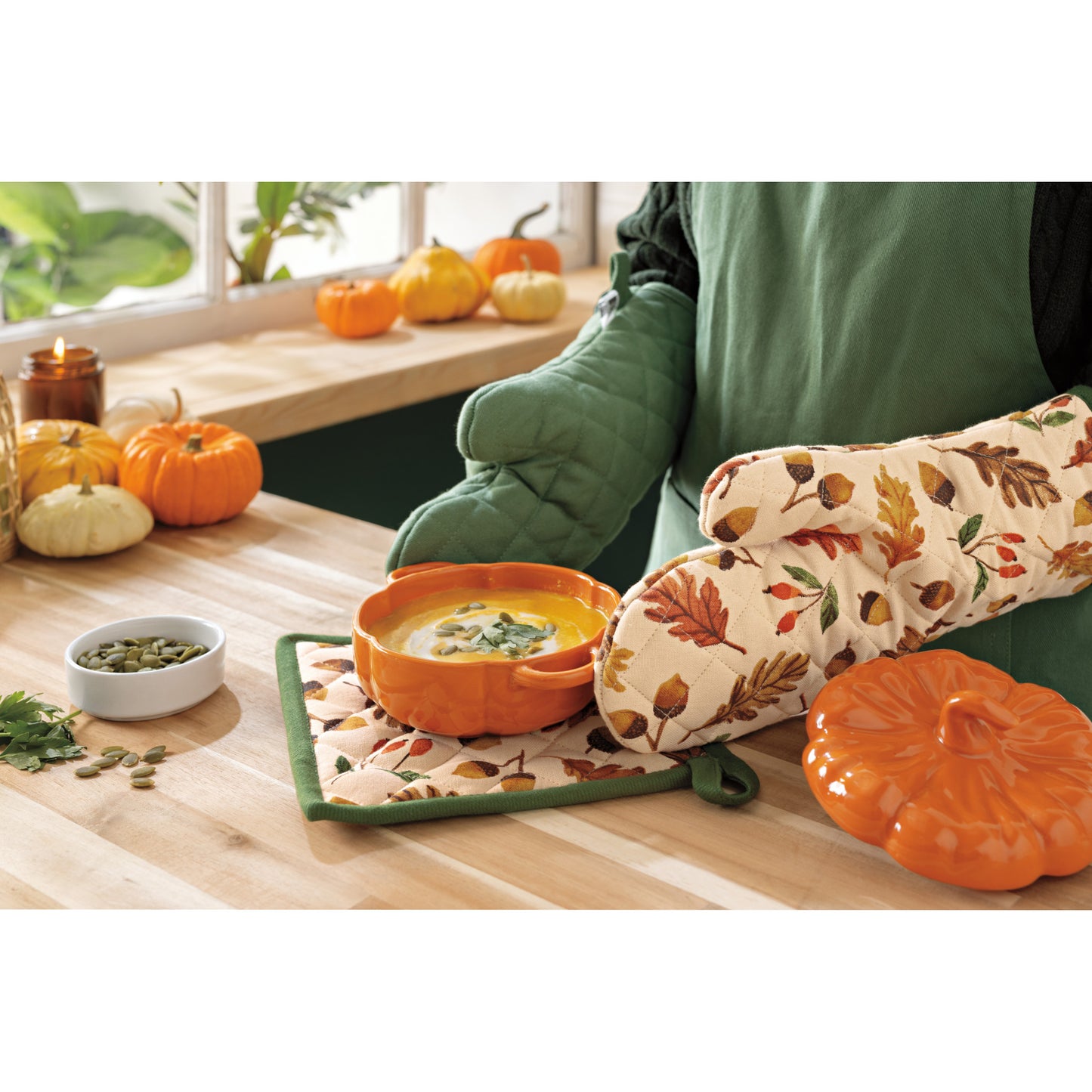 Superior Elm Green Oven Mitt