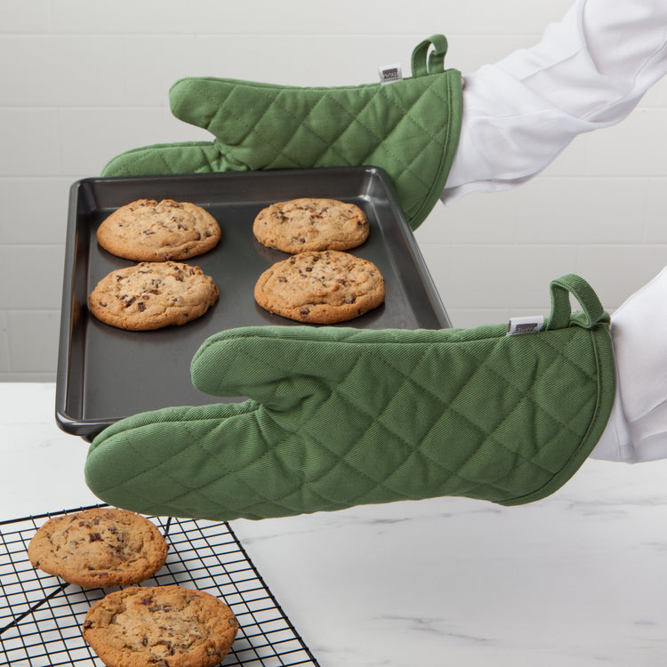 Superior Elm Green Oven Mitt