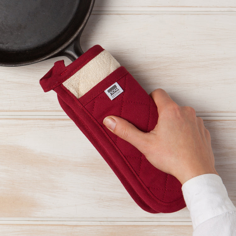 Superior Carmin Red Potholder