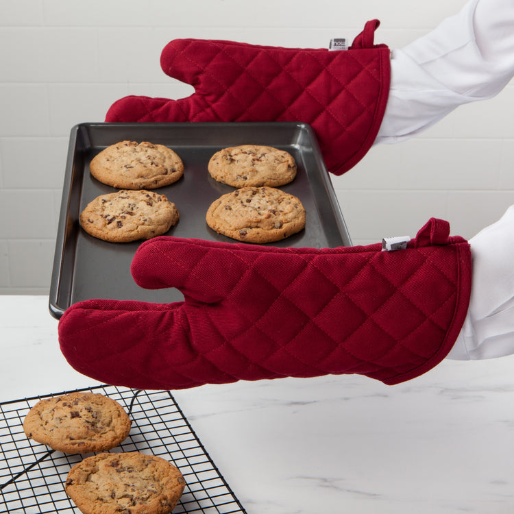 Superior Carmine Red Oven Mitt