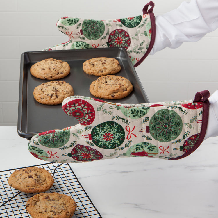 Good Tidings Christmas Oven Mitt