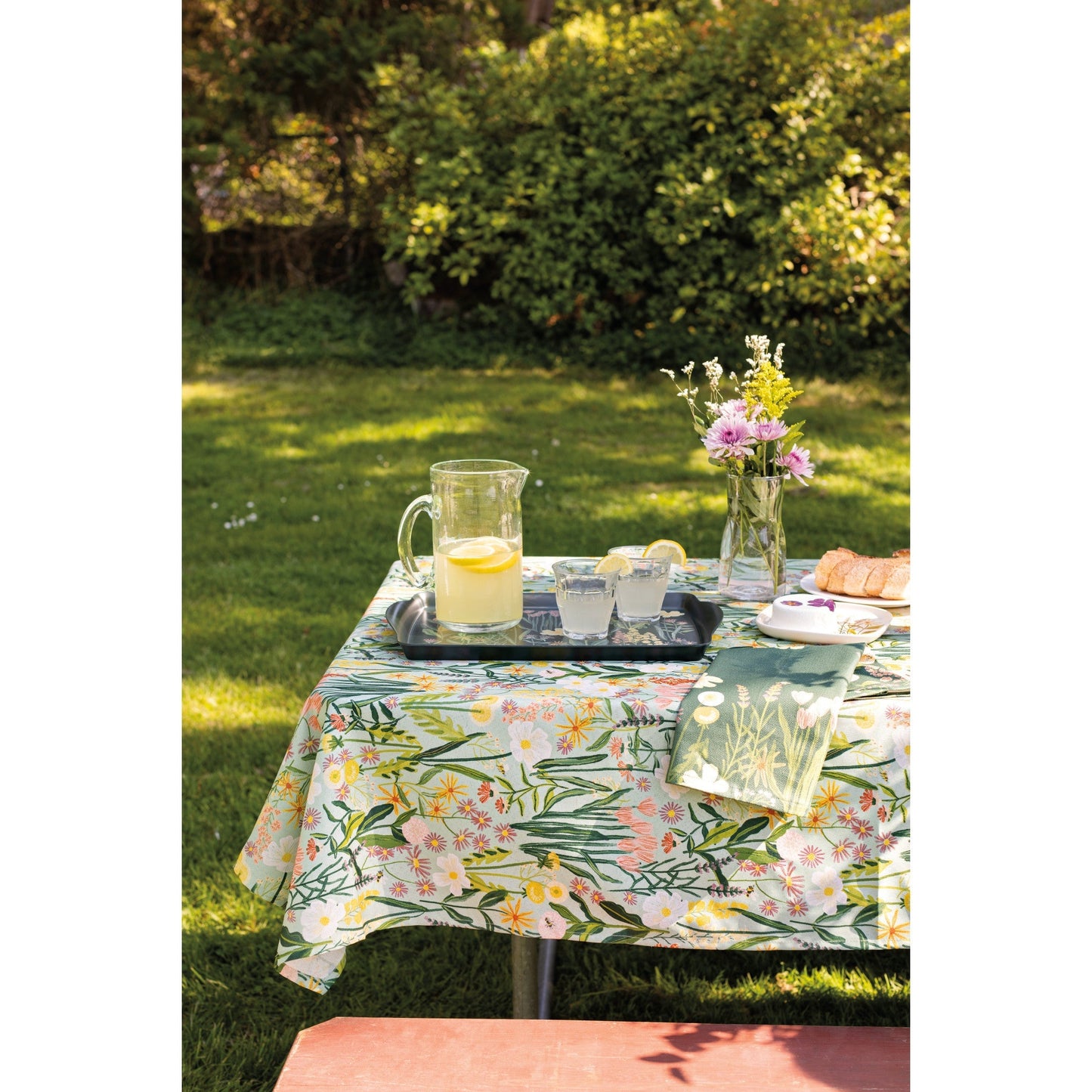 Bees & Blooms Tablecloth 60 x 90 inch