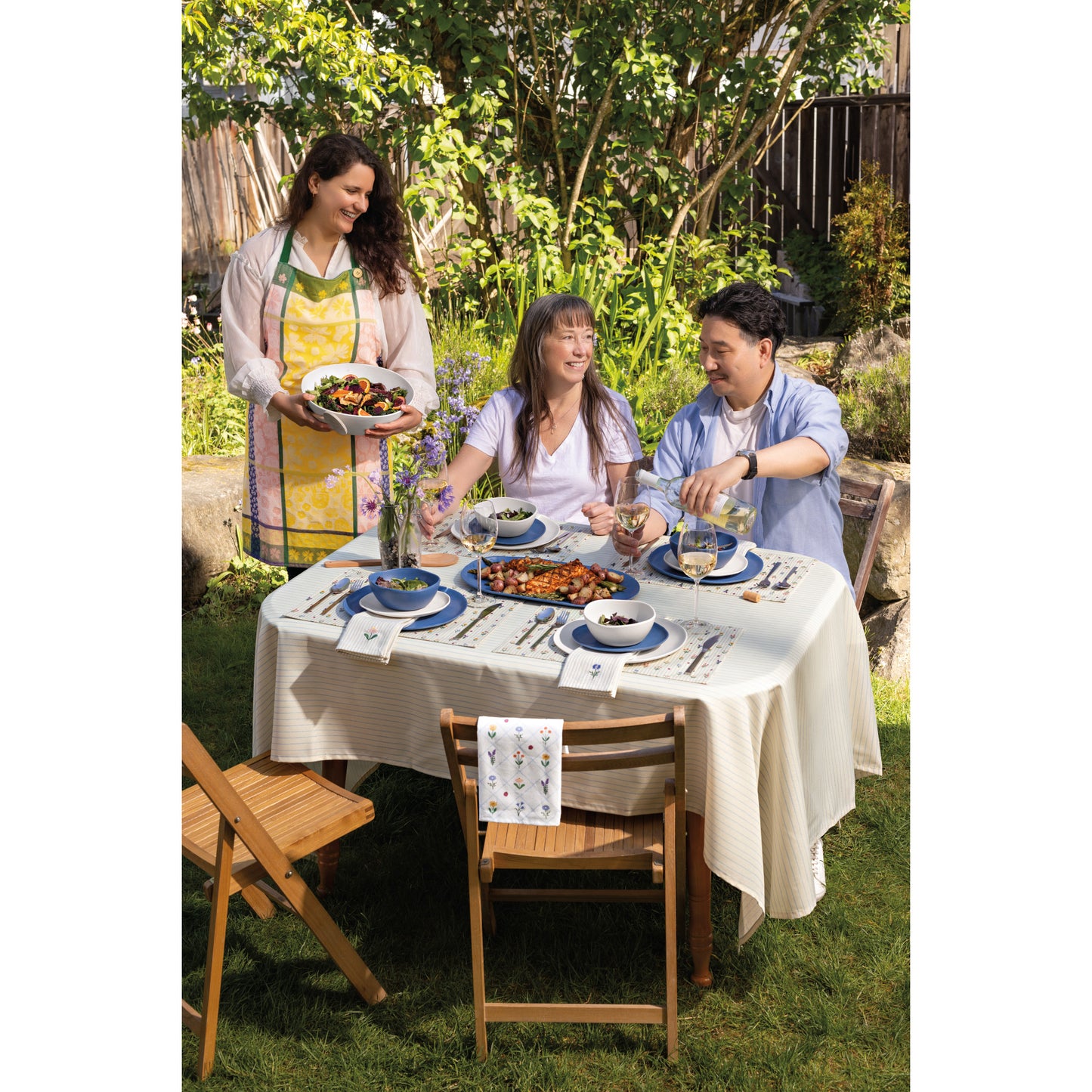 Hand Picked Tablecloth 90 x 60 inch